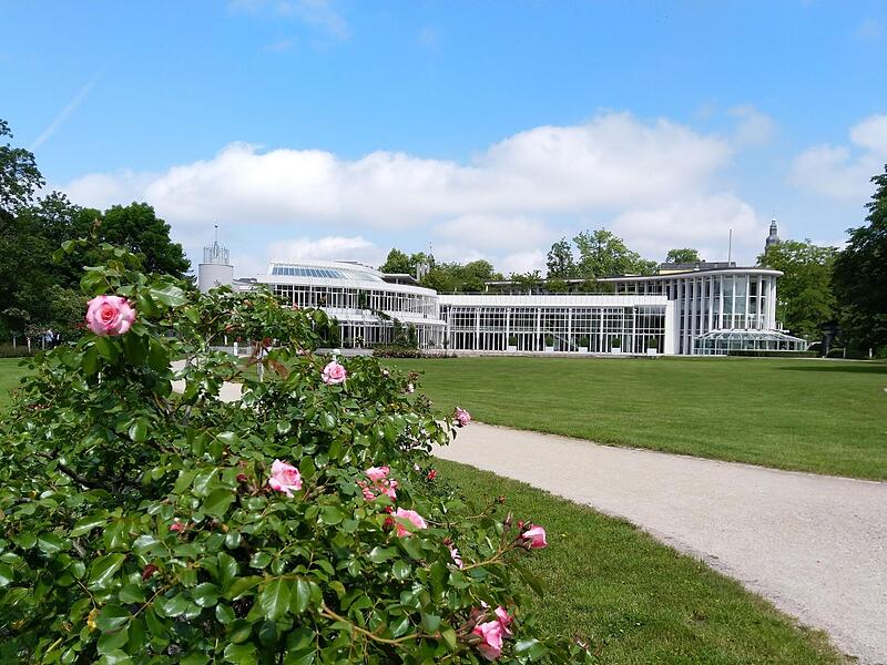 Der Rosengarten in Coburg mit dem Kongresshaus Rosengarten