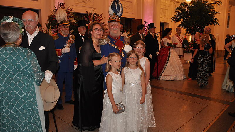 Rakoczy 2024: Festball mit Anna und Pater Krug und den Enkelinnen.Rakoczy-Fest 2024: Samstag_2024 Rakoczy 2024: Festball mit Anna und Pater Krug und den Enkelinnen.