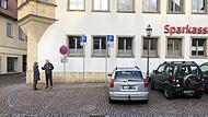 Die Parkzeit wird angehoben. Damit erfüllt der Stadtrat in Ebern die Wünsche vieler Anrainer und Besucher: Einkäufe und Arztbesuche ohne Parkstress. Dies soll durch die Anhebung der Parkzeit von einer auf zwei Stunden erleichtert werden.