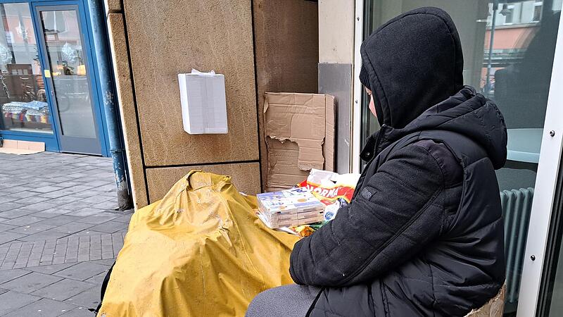Anna, wie sie an Tagen mit Temperaturen um den Gefrierpunkt im Freien ausharrt.