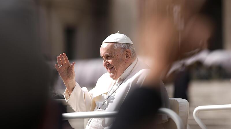Der Papst bei einer Generalaudienz Anfang März. Wegen einer Atemwegserkrankung wurden alle seine Termine nun gestrichen.