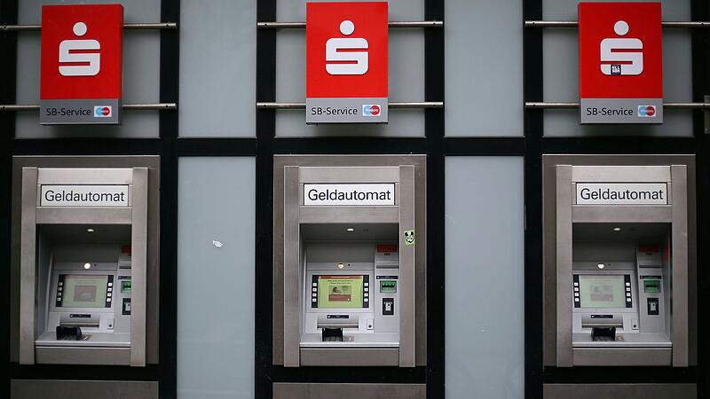 In der Kitzinger Hauptstelle der Sparkasse wird es demn&auml;chst einen dritten Geldausgabe-Automaten geben (hier ein Symbolbild). Damit reagiert man auf verschiedene Ausf&auml;lle in den vergangenen Monaten.