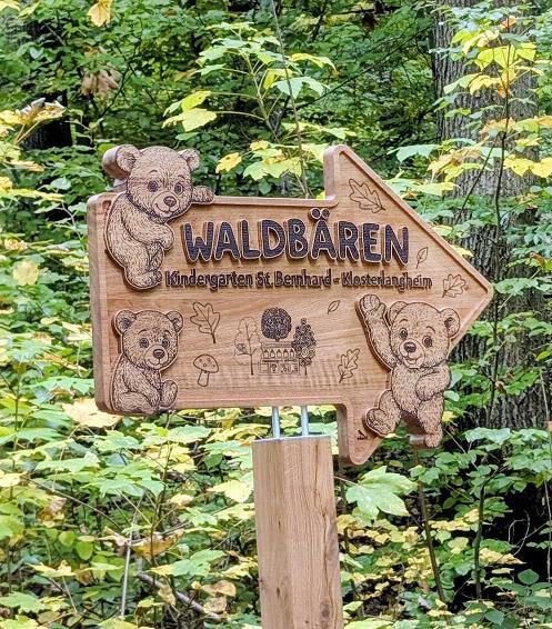 Die Waldbären haben nun ein eigenes Hinweisschild.