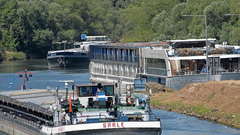 Schiff fahren und sich eine k&uuml;hle Brise um die Nase wehen lassen &ndash; auf dem Main nicht einfach bei solchen Temperaturen.