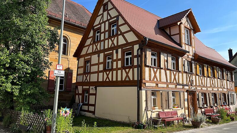 Nach jahrelangen Arbeiten erstrahlt das Schwarzhaupthaus jetzt wieder in altem Glanz.