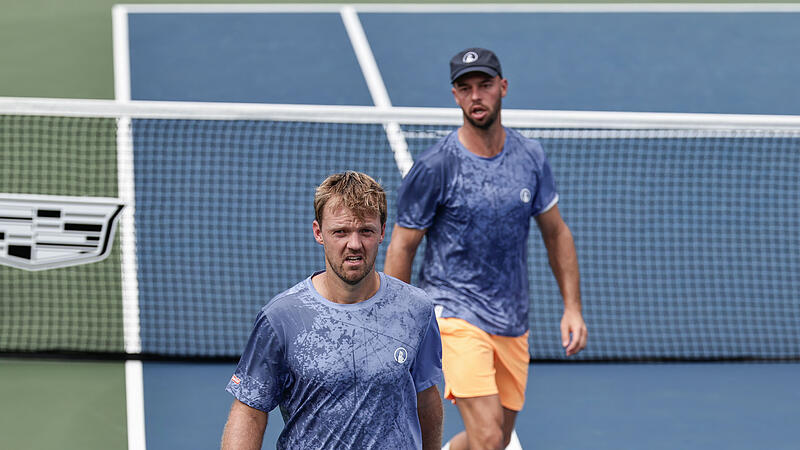 Der Coburger Kevin Krawietz (vorne) und Tim Pütz mussten hart für den Einzug in die zweite Runde der US Open kämpfen. Der Coburger Kevin Krawietz (vorne) und Tim Pütz mussten hart für den Einzug in die zweite Runde der US Open kämpfen.