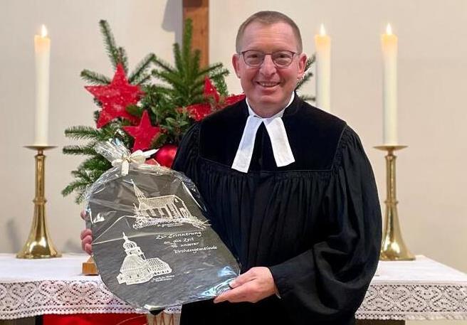 Pfarrer Hans-Peter Göll wurde nach elfjähriger Tätigkeit in Steinwiesen verabschiedet.