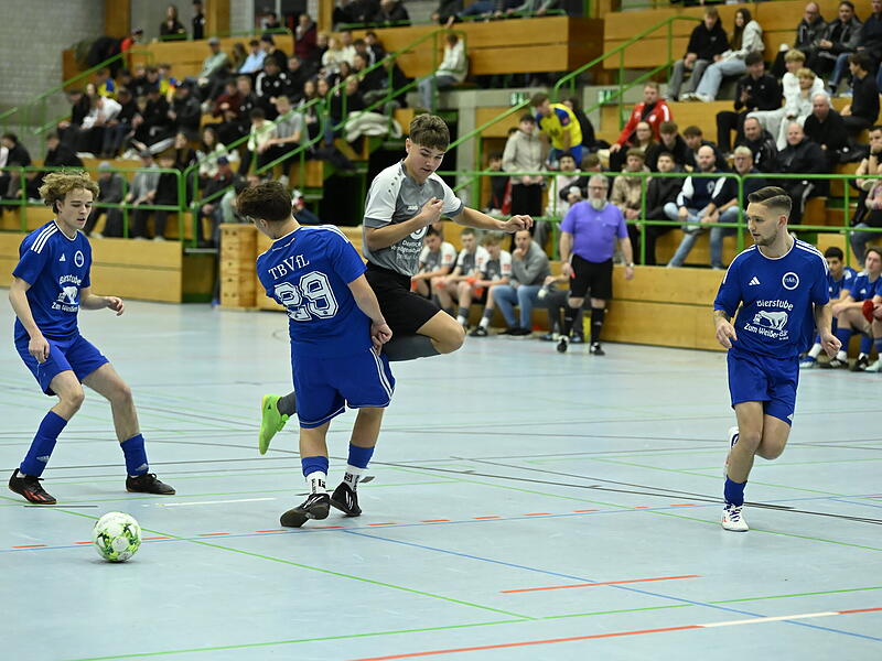 Das Duell zwischen der JFG Rennsteig (graue Trikots) und dem TBVfL Neustadt-Wildenheid ging mit 2:0 an die Kronacher.