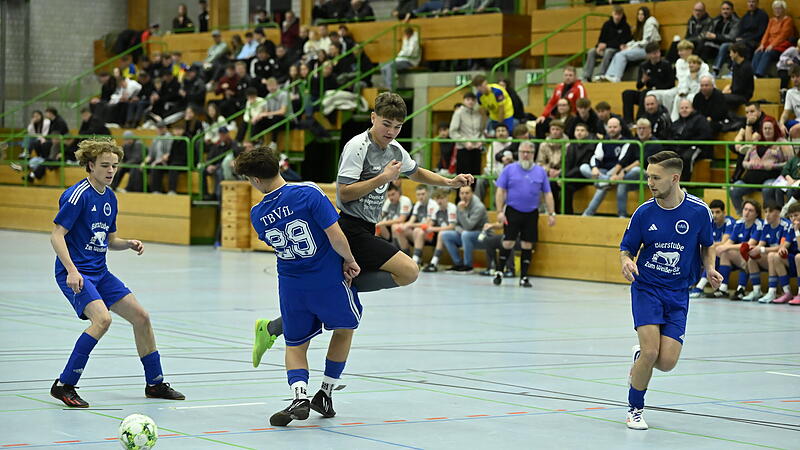 Das Duell zwischen der JFG Rennsteig (graue Trikots) und dem TBVfL Neustadt-Wildenheid ging mit 2:0 an die Kronacher.