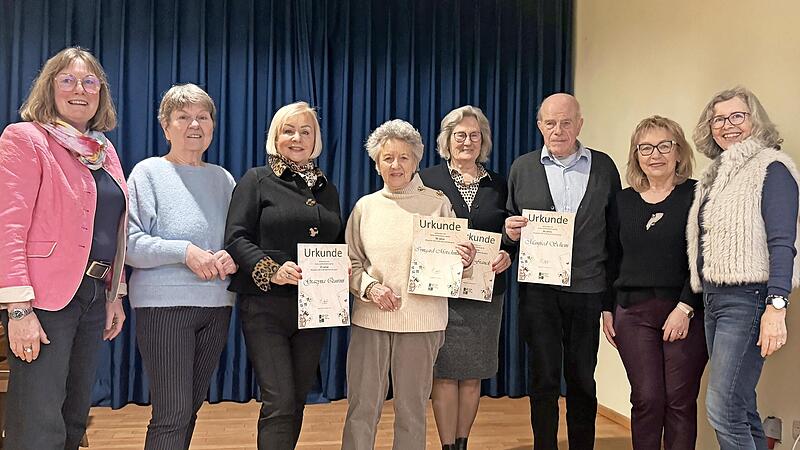 Neue Vorstandschaft und Geehrte (v.l.): Kirsten Haegel, Elisabeth Weber, Grazyna Quirini, Irmgard Motschmann, Lucija Franck, Manfred Schein, Teresa Kalinowski und Karin Ellmer.