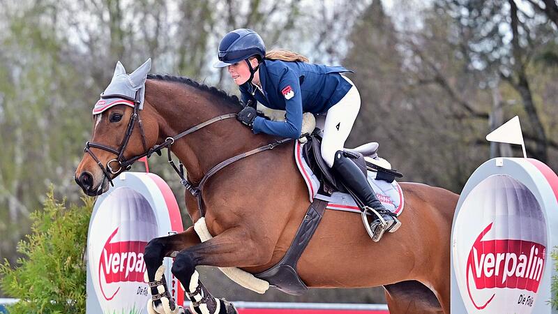 Lotte Baumann vom RC K&uuml;ps mit ihrem Pferd &bdquo;Highlight&ldquo;.