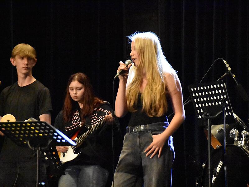Die Sch&uuml;lerband der Max-Hundt-Mittelschule mit &bdquo;Best Day of My Life&ldquo;.