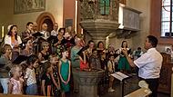 Kantor Markus Heunisch dirigierte bei der Sommermusik auch die Kantorei von St. Georg und den Kinderchor.