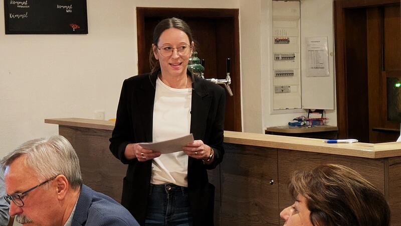 Sabrina Sch&auml;fer (41) bei ihrer Bewerbung in der Nominierungsversammlung