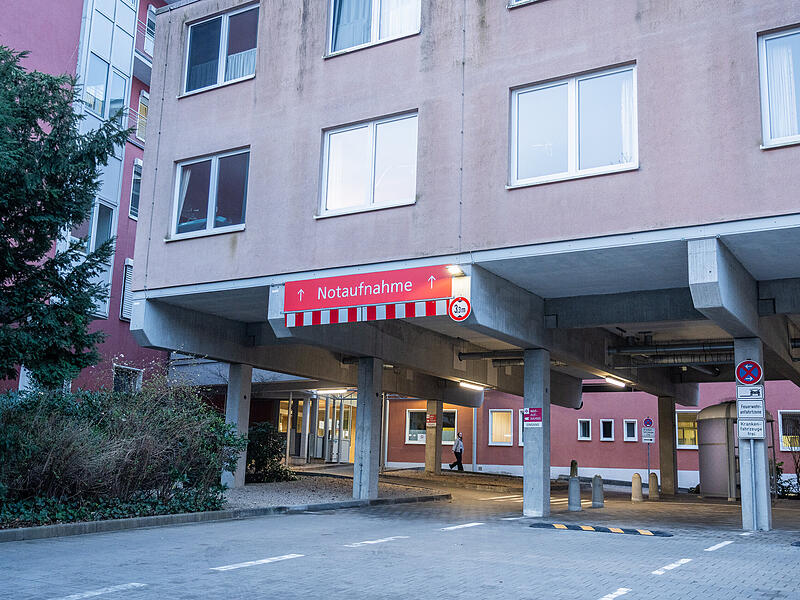 Eskalation in Erlanger Klinik: Polizei stoppt Messerangreifer im Waldkrankenhaus mit SchussMesserangreifer Erlanger Klinik