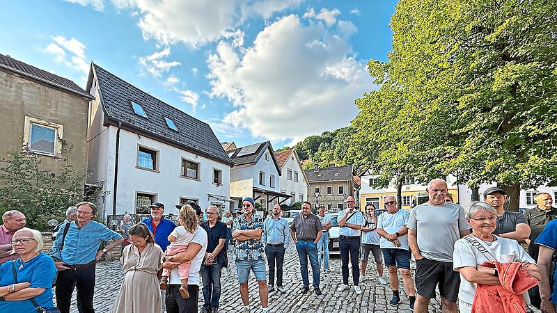 Am Röhrenplatz begann der Planungsspaziergang durch die Altstadt.Sonny Adam Am Röhrenplatz begann der Planungsspaziergang durch die Altstadt.Sonny Adam