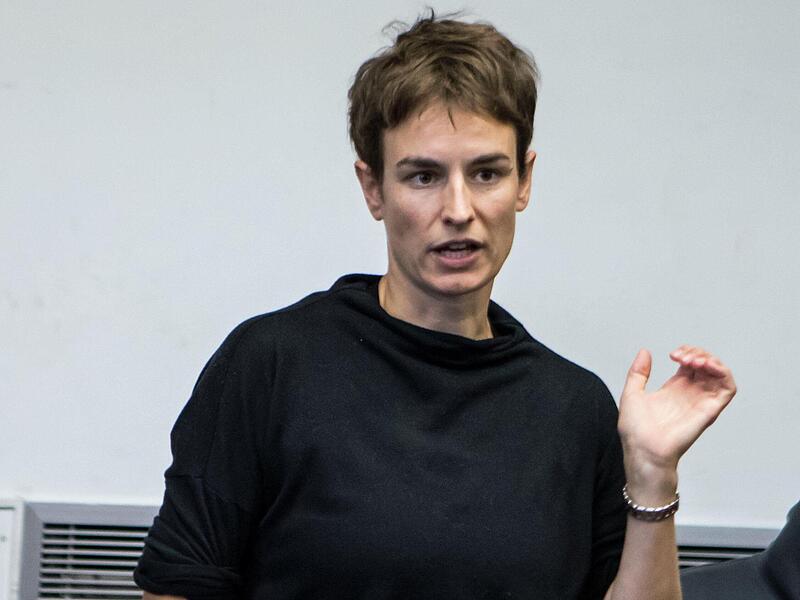 Gast-Reigsseurin Jana Vetten inszenierte William Shakespearres Komödie „Was ihr wollt“ in Coburg.