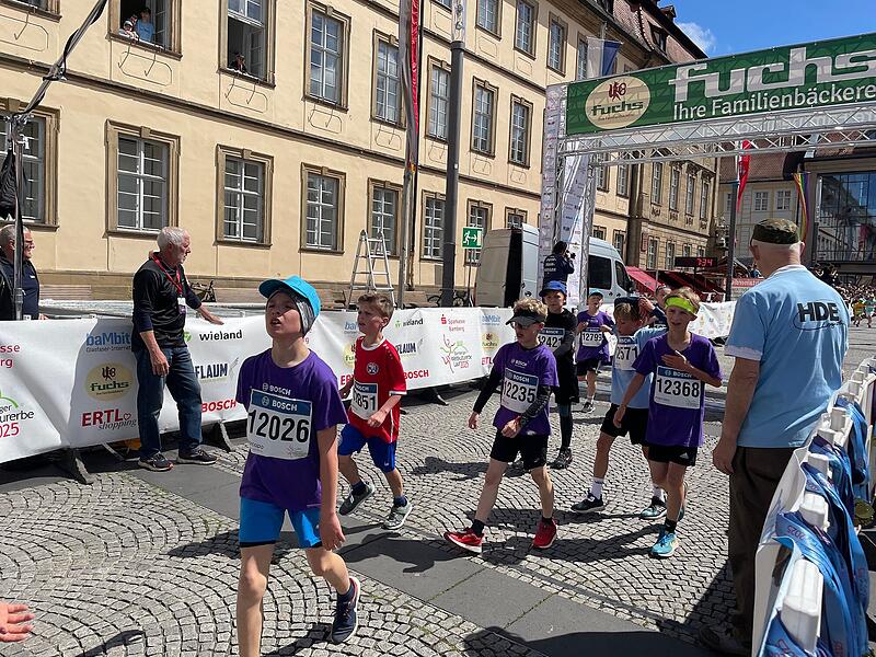 Weltkulturerbelauf 2025: Rund 1000 Sch&uuml;ler aus den 3. und 4. Klassen waren beim Bosch-Sch&uuml;lerlauf am Start.