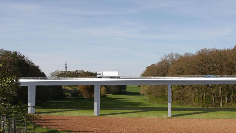 Unterhalb der Br&uuml;ckenwerke bleibt die Fl&auml;che unversiegelt, zum Teil als Acker erhalten.