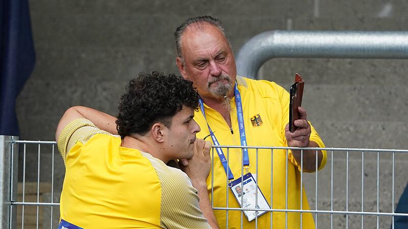 Merlin Hummel wird zur Weltmeisterschaft nach Tokio von seinem Heimtrainer Martin St&auml;ndner begleitet.