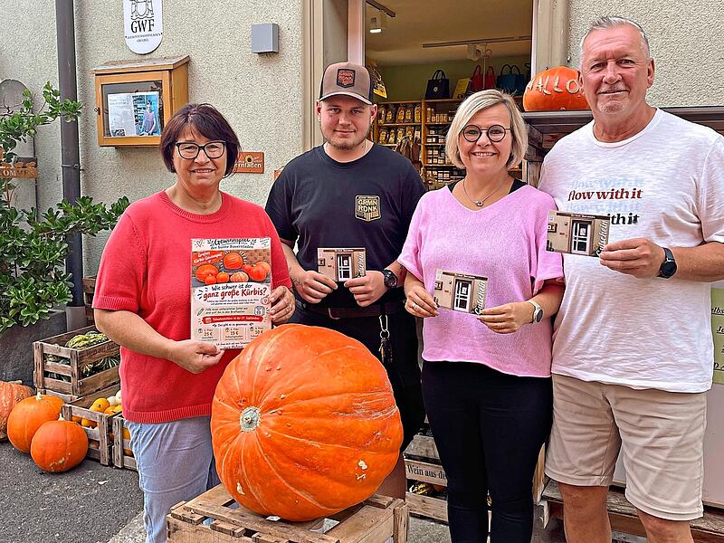 Helene Greubel mit den Gewinnern (von links) Finn-Louis Gabel, Astrid Schmitt und Michael Kaiser.Andreas Lomb