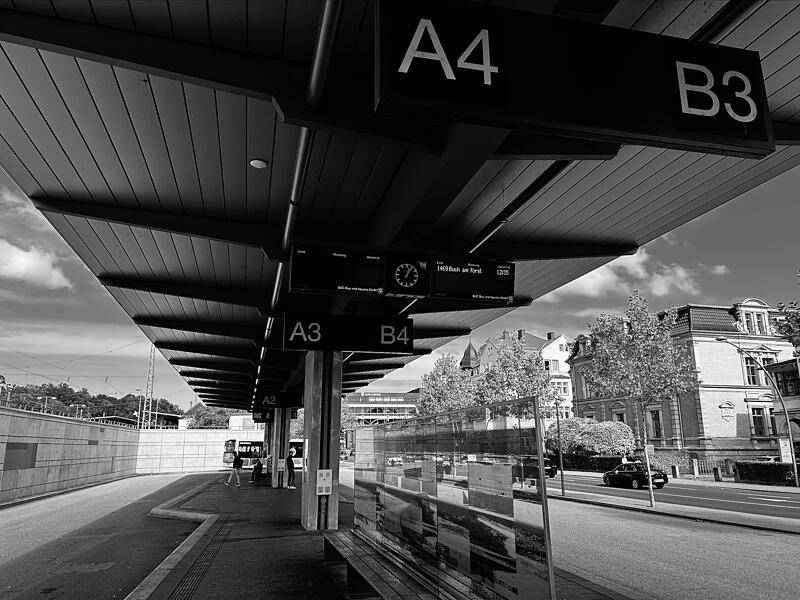 ZOB Der Zentrale Omnibus-Bahnhof (ZOB) befindet sich in Coburg in der Lossaustraße, nahe dem Bahnhof