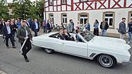 Ministerpräsident Markus Söder im Oldtimer in Oberhaid. Neben ihm Landrat Johannes Maciejonczyk, am Steuer Bürgermeister Carsten Joneitis. Ministerpräsident Markus Söder im Oldtimer in Oberhaid. Neben ihm Landrat Johannes Maciejonczyk, am Steuer Bürgermeister Carsten Joneitis.