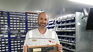Christoph Schelder aus Burgkunstadt arbeitet als Elektroingenieur auf der Aida. Hier mit einer Erinnerung an eine Notstromversorgungsschiene, die einst mit einem Kurzschluss für größere Aufregung gesorgt hatte.