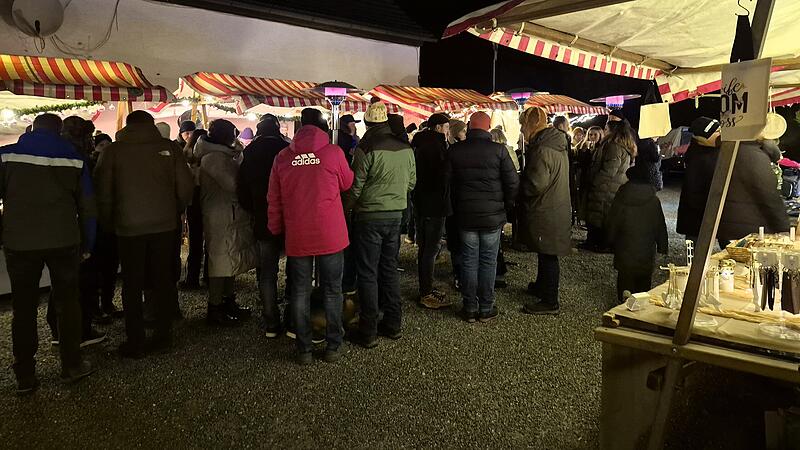 Das Schm&ouml;lzer Winterdorf war auch in diesem Jahr wieder Besuchermagnet