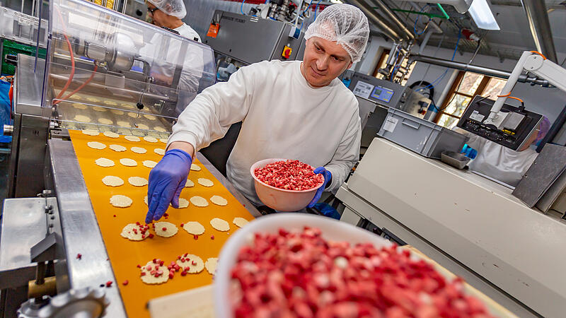 Minderleinsmühle Neunkirchen am BrandForchheim & Fränkische Schweiz Leckeres für zwischendurch, hergestellt nach strengen Bio-Richtlinien: Die traditionelle Minderleinsmühle aus Neunkirchen am Brand gehört zu den größten Trockennaturkosthersteller im deutschsprachigen Raum.