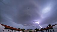 Gewitter über einer Wohnsiedlung Gewitter über einer Wohnsiedlung