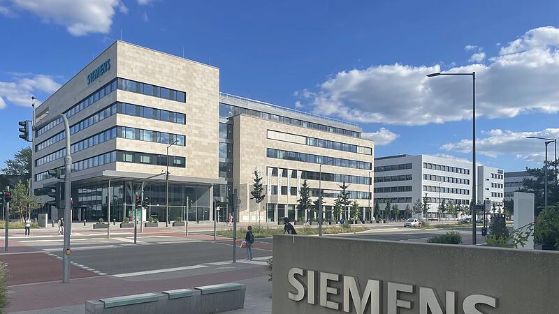 Der Siemens Campus in Erlangen. Anwesenheit im Büro steht nicht „im Mittelpunkt“, heißt es vom größten Arbeitgeber in Erlangen.