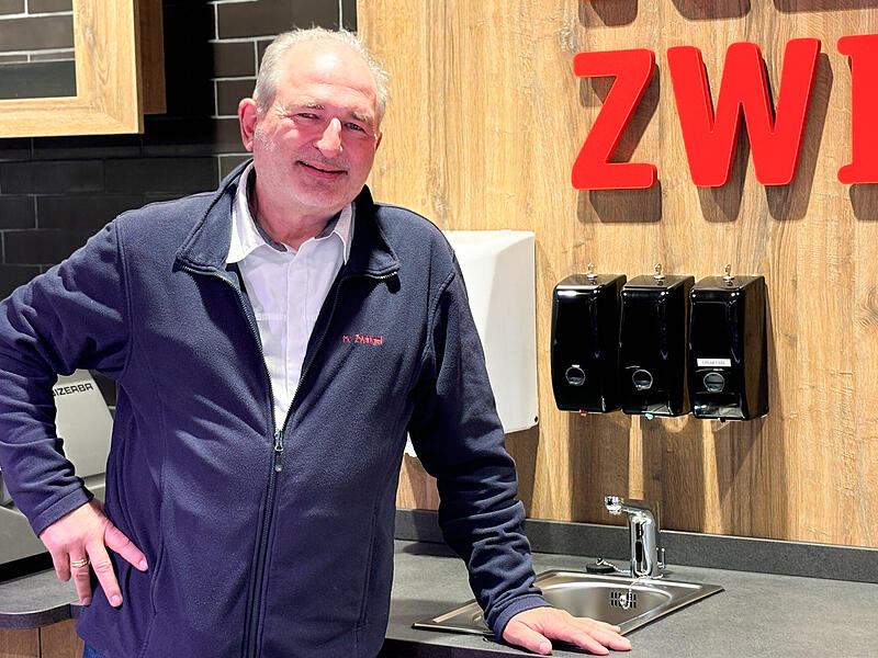 Matthias Zwingel im Rewe-Supermarkt in Lonnerstadt.