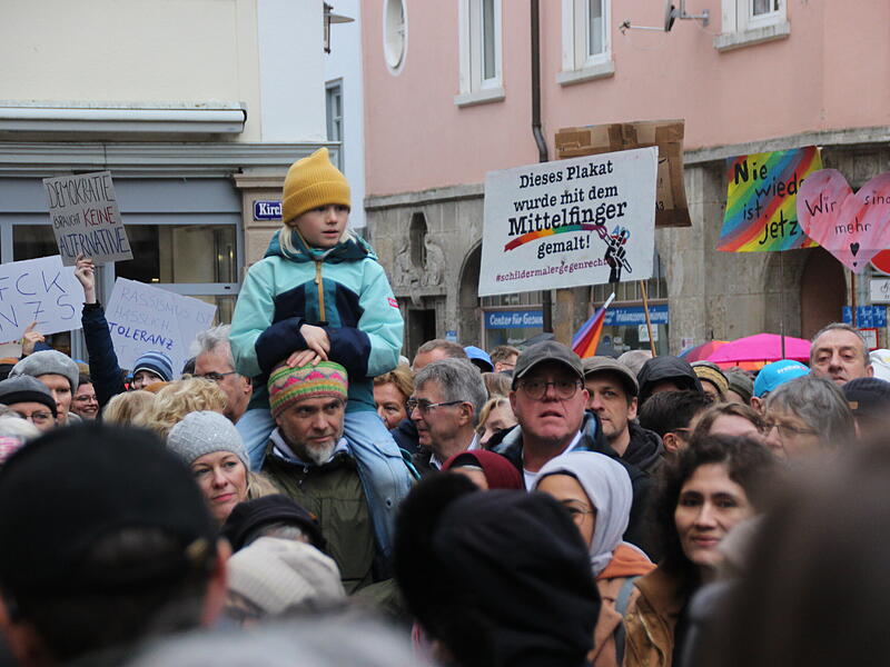 Demokratie Demo "Nie wieder ist jetzt in Bad KissingenDemokratie Demo "Nie wieder ist Jetzt" in Bad Kissingen