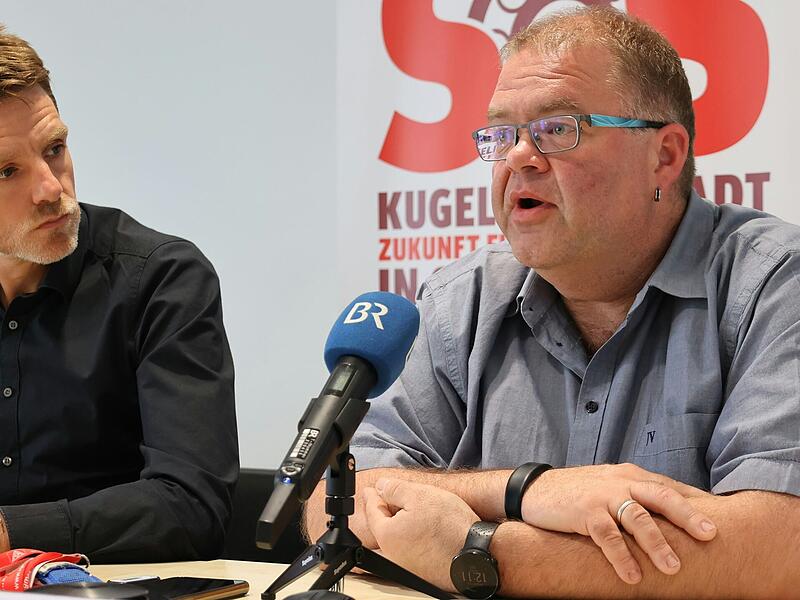 Preh-Betriebsratsvorsitzender Daniel Rossmann (rechts) spricht von einer Vollkatastrophe für die Region Bad-Neustadt-Rhön bei einer Pressemitteilung mit IG-Metall-Gewerkschafter Thomas Höhn. Preh-Betriebsratsvorsitzender Daniel Rossmann (rechts) spricht von einer Vollkatastrophe für die Region Bad-Neustadt-Rhön bei einer Pressemitteilung mit IG-Metall-Gewerkschafter Thomas Höhn.