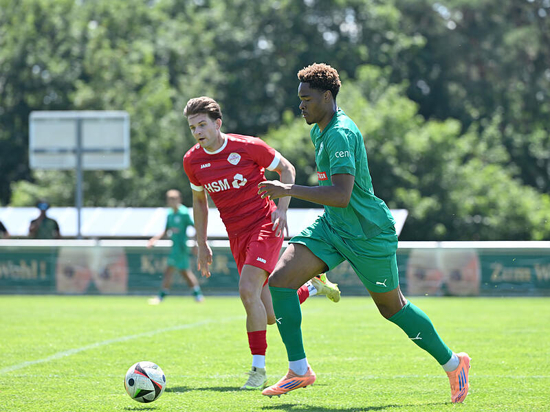 Sport Fußball Saison 2026 / 2027 Bayernliga Nord Privatspiel am Samstag 20.06.2026 Spielort Am Weinberg Neudrossenfeld Kunstrasenplatz Beginn 13.00 h TSV Neudrossenfeld gegen 1. SC Feucht Halbzeitergebnis 1:0 Endstand 3:0 Brandon Monthé Marcel Sonne Sport Fußball Saison 2026 / 2027 Bayernliga Nord Privatspiel am Samstag 20.06.2026 Spielort Am Weinberg Neudrossenfeld Kunstrasenplatz Beginn 13.00 h TSV Neudrossenfeld gegen 1. SC Feucht Halbzeitergebnis 1:0 Endstand 3:0 Brandon Monthé Marcel Sonne