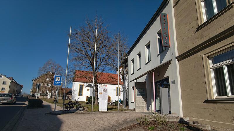 Rathaus Ma&szlig;bach