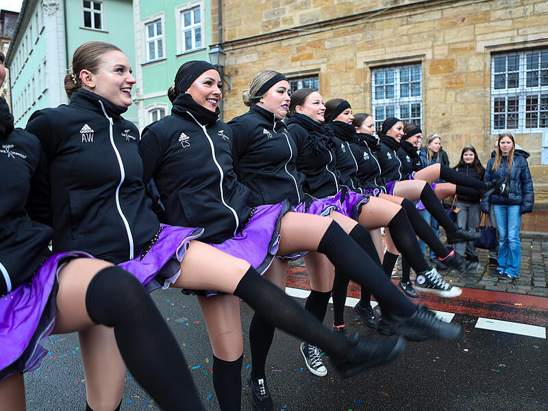 FaschingszugTausende Besucher beim gro&szlig;en Faschingsumzug in Bamberg
