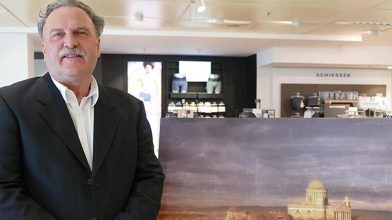 Fotokünstler Attila Adorján aus Esztergom gibt in der Reihe „Kunst im Treppenturm“ einen guten Einblick in sein meisterliches Schaffen. Fotokünstler Attila Adorján aus Esztergom gibt in der Reihe „Kunst im Treppenturm“ einen guten Einblick in sein meisterliches Schaffen.