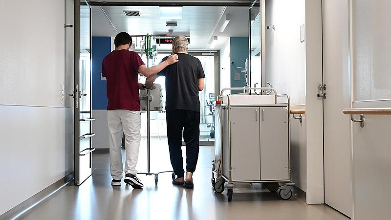 Viele Kliniken in Bayern machen Verluste. Die Träger der Häuser fordern eine verlässliche Finanzierung durch Bund und Länder. Viele Kliniken in Bayern machen Verluste. Die Träger der Häuser fordern eine verlässliche Finanzierung durch Bund und Länder.