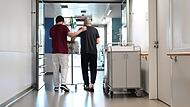 Viele Kliniken in Bayern machen Verluste. Die Träger der Häuser fordern eine verlässliche Finanzierung durch Bund und Länder.