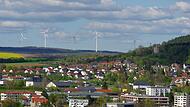 Wie können sich Bürgerinnen und Bürgen an Projekten zu Windkraft- und Photovoltaikanlagen in der Region beteiligen? Darum ging es in einem Vortrag. Unser Foto zeigt Windräder in Richtung Münnerstadt - fotografiert vom Altenberg aus. Wie können sich Bürgerinnen und Bürgen an Projekten zu Windkraft- und Photovoltaikanlagen in der Region beteiligen? Darum ging es in einem Vortrag. Unser Foto zeigt Windräder in Richtung Münnerstadt - fotografiert vom Altenberg aus.