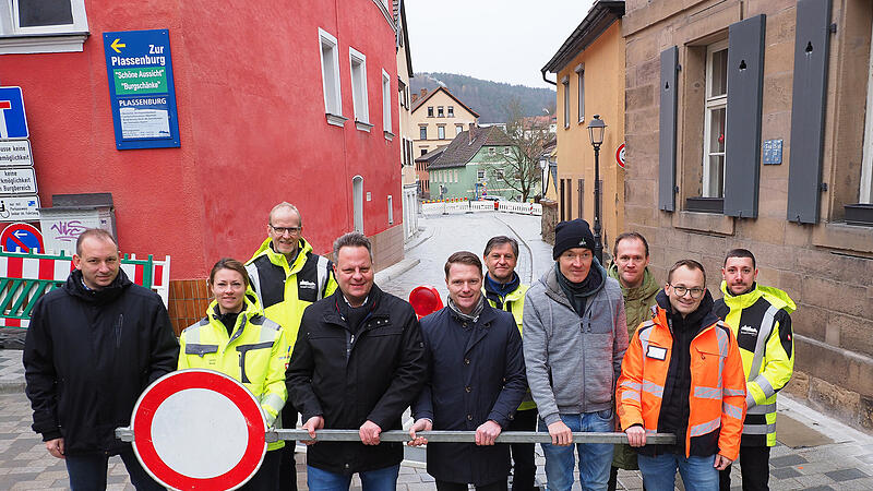 Die Schilder und Barrieren kommen weg: Gestern übergab Kulmbachs OB Ingo Lehmann zusammen mit Projektpartnern die Strecke am Kirchwehr ihrer Bestimmung. Die Schilder und Barrieren kommen weg: Gestern übergab Kulmbachs OB Ingo Lehmann zusammen mit Projektpartnern die Strecke am Kirchwehr ihrer Bestimmung.