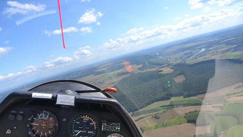 Zum ersten Mal bietet die Hammelburger Volkshochschule in diesem Semester einen Grundkurs im Segelfliegen an. Los geht es am 22. April auf dem Platz der Flugsportgruppe Hammelburg.