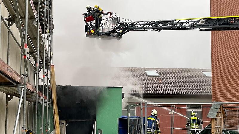 Im Heizraum des Schwimmbades war bei Schwei&szlig;arbeiten das Feuer ausgebrochen.