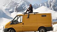 Natalie Krautkr&auml;mer unterwegs mit ihrem Ford Transit.