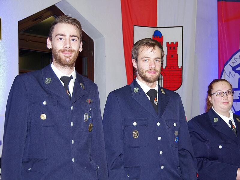 10 Jahre aktiver Dienst  - von links: Tobias Kaprol, Fabian Müller, Julia Sauer
