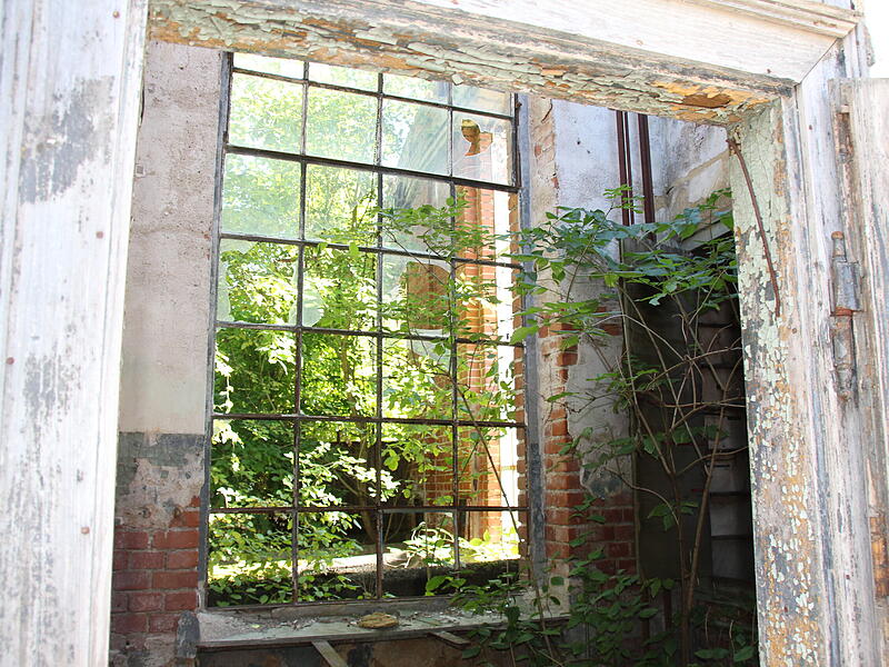 Lost Place - der Alte Lokschuppen in CoburgLost Place - der Alte Lokschuppen in Coburg Lost Place - der Alte Lokschuppen in Coburg
