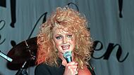 Bonnie Tyler wird 75 - Sorge um die Queen der Rockballaden