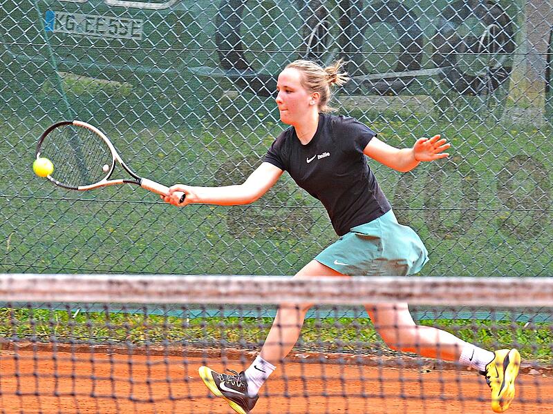 Emilie Stolper konnte ihr Einzel f&uuml;r den TSV Oberthulba gewinnen und trotz der Spieltags-Niederlage den Landesliga-Klassenerhalt feiern. ssp